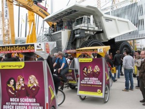 Werbung auf Rikschas Bauma 2012