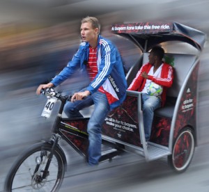 Alaba und Badstuber im Rikscha Mobil